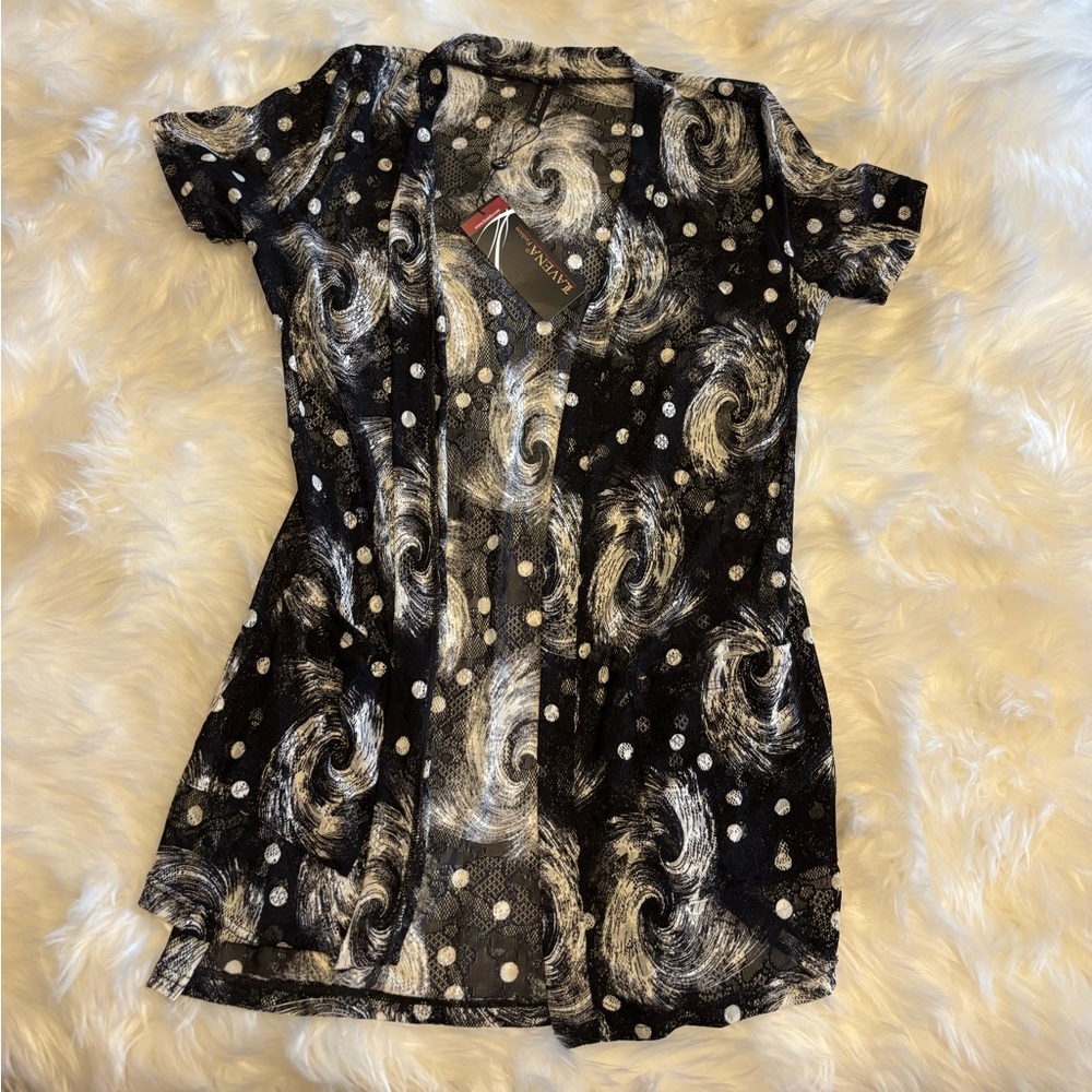Black and White Swirl Pattern Top, Plain Black and white kimono, lightweight